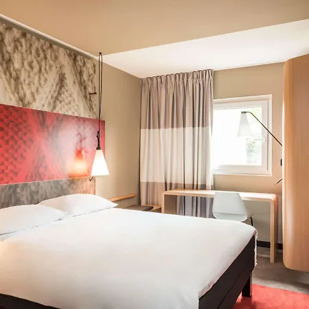 Ibis Budapest Heroes Square Exterior photo